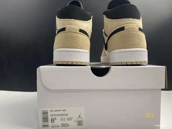 Mid -800 Air Jordan BQ6472 'Barely Orange' 1 0518
